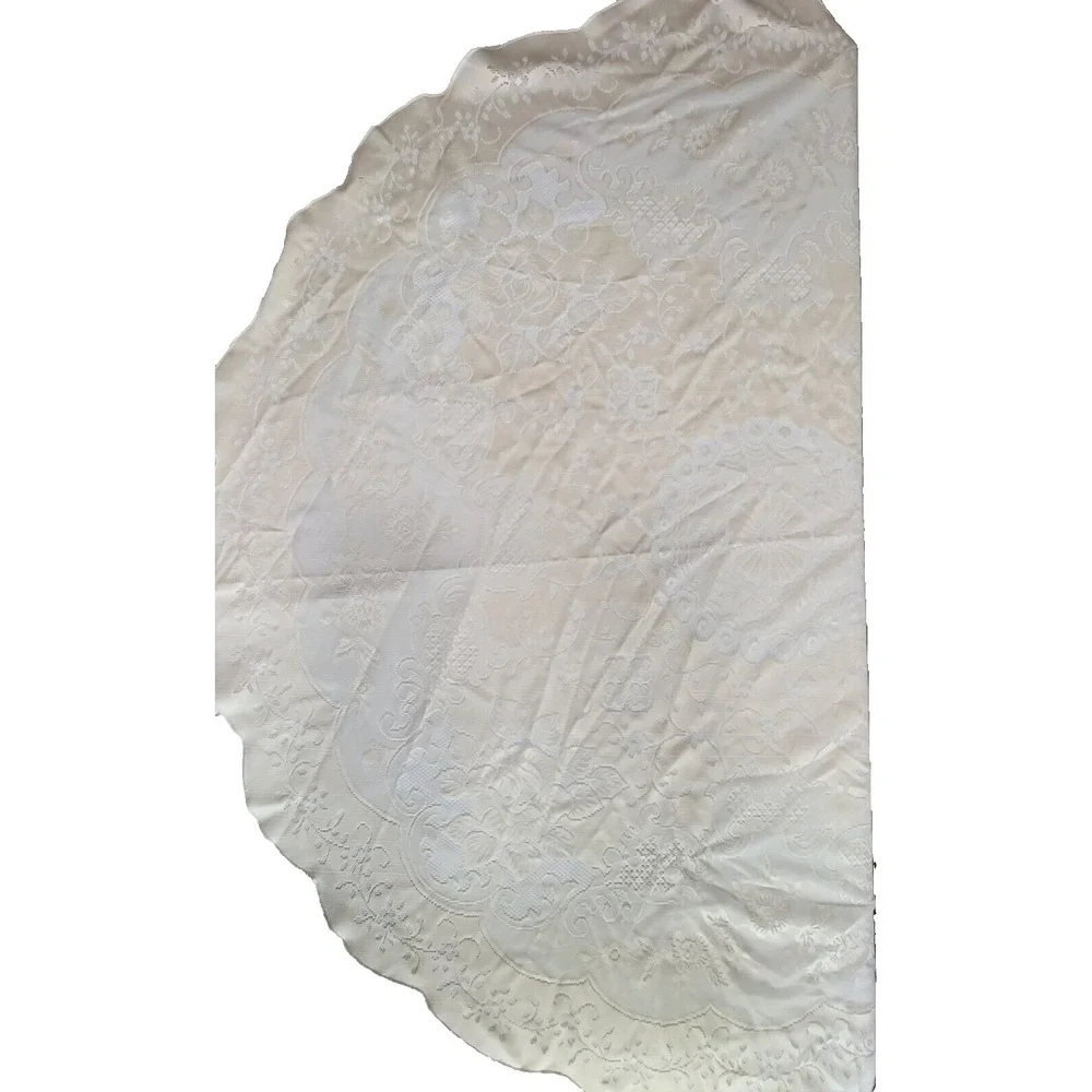 Vintage Cream Oval Lace Tablecloth 67